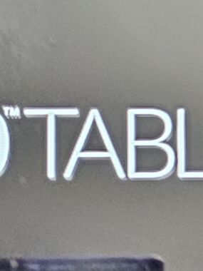 TABLET Alcatel — White on Dark Gray